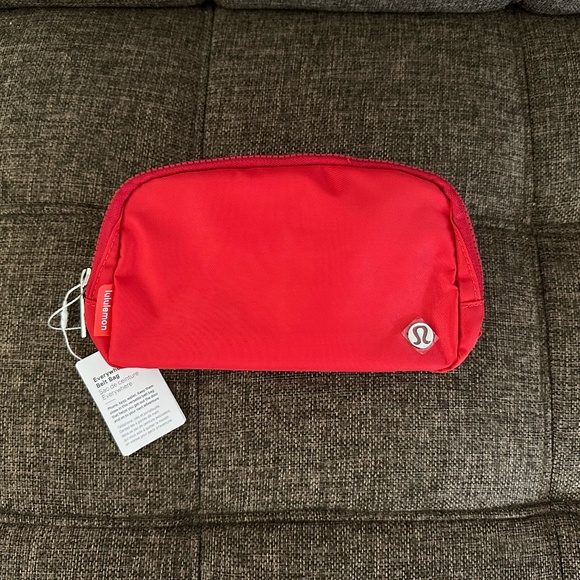 Lululemon everywhere belt bag 1L RED - Picture 1 of 4